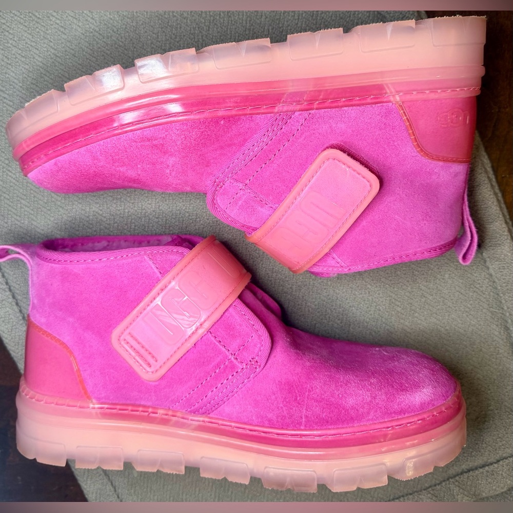 UGG Neumel Women’s Suede Chukka Boots Barbie Pink Core, Size 9 Like New - Picture 4 of 9